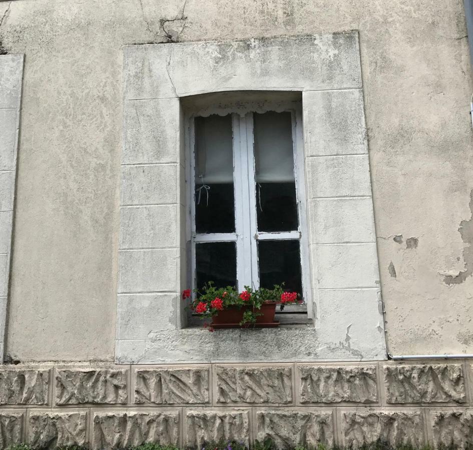 Ferienwohnung Le Petit Logement Pre-en-Pail-Saint-Samson Exterior foto